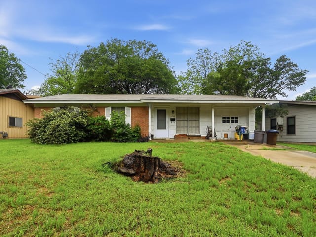 2702 Sherwood Ln
