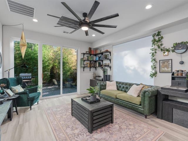 2703 E 3rd St Unit #2