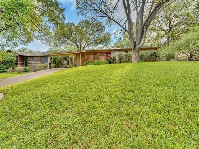 2703 Princeton Dr