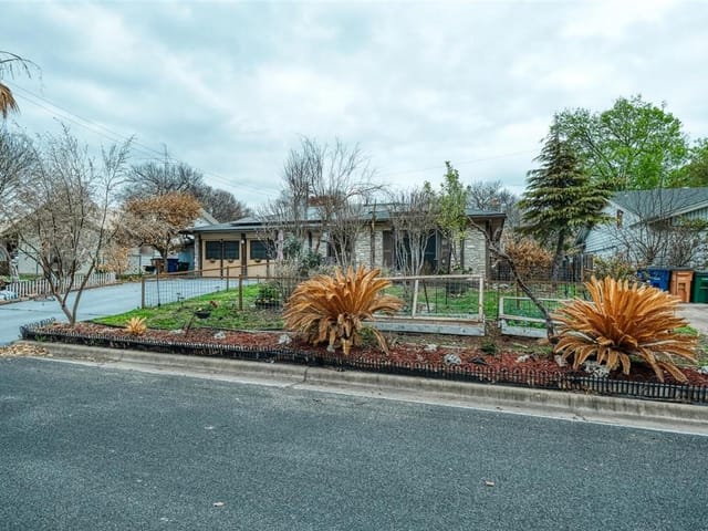 2704  Clarkdale Ln