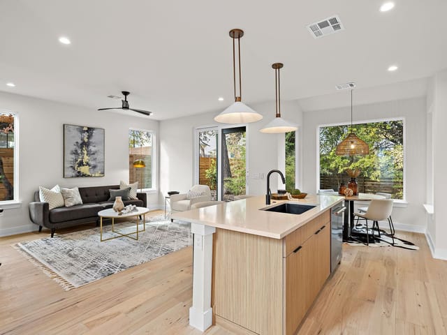 2704 E 13th St Unit #2