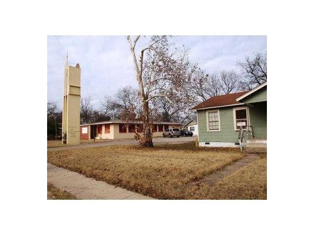 2704 E 2nd