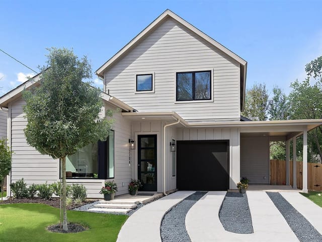2704 Friar Tuck Ln