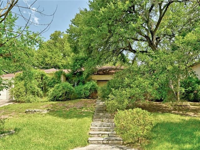 2704 Mountain Laurel Dr