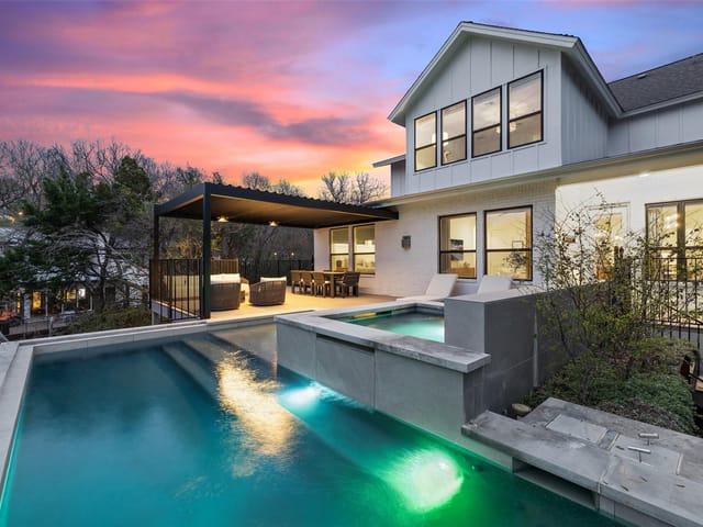 2704 Rollingwood DR