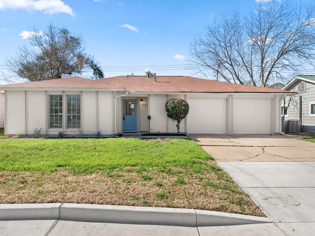 2705 Ashdale Dr