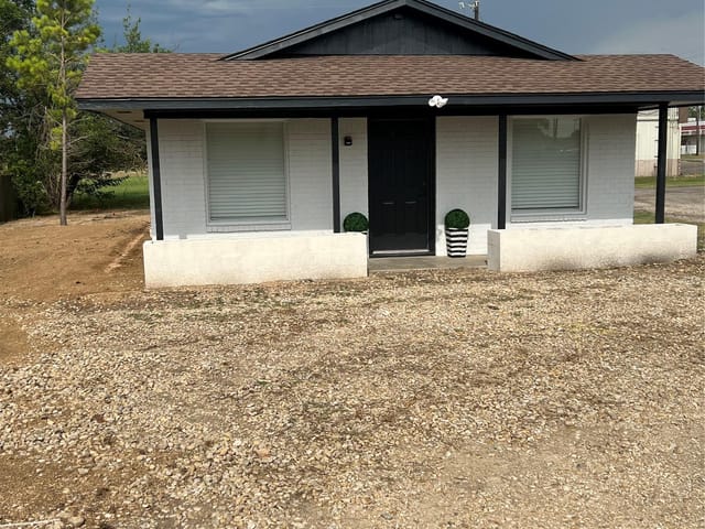 2705 Donna Dr