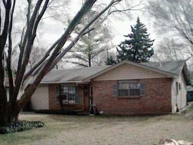 2705 FRIAR TUCK Ln