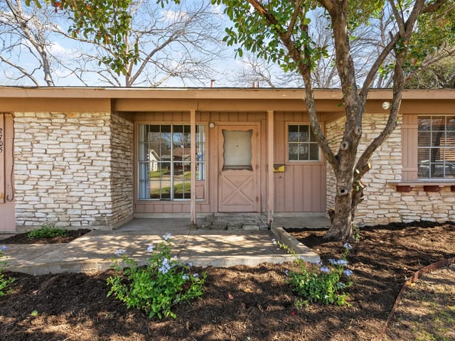 2705 Sherwood Ln