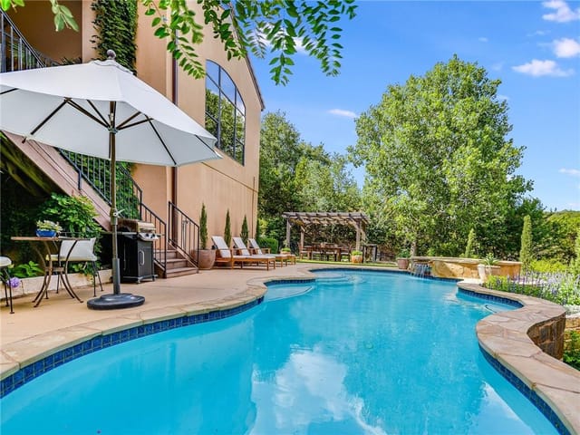2705 Woodland Hills Cv
