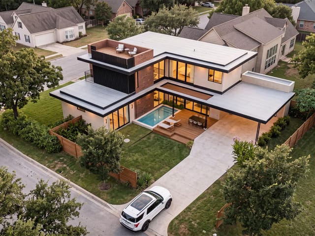 2707 E Side DR