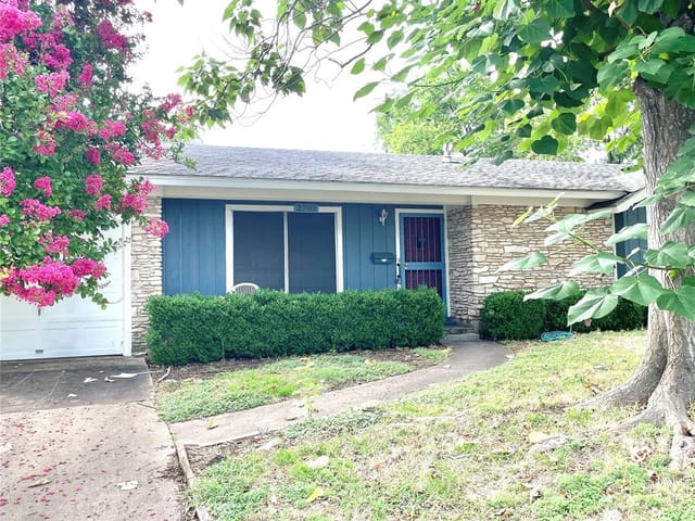 2707 Little John LN