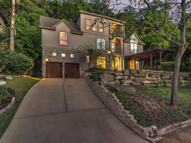 2707 Rivercrest Dr