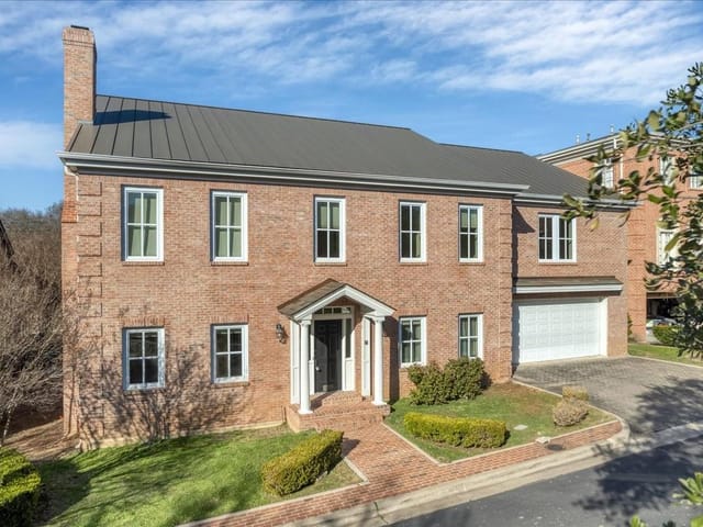 2708 Hillview Green LN