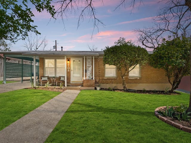 2708 W 49th St