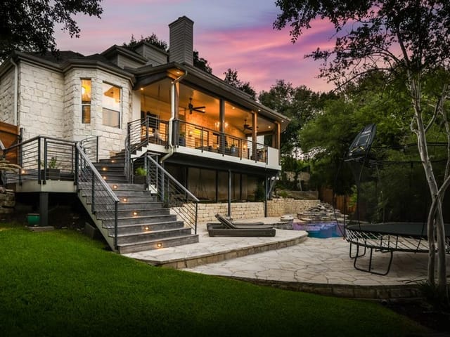 2708 Westlake Dr