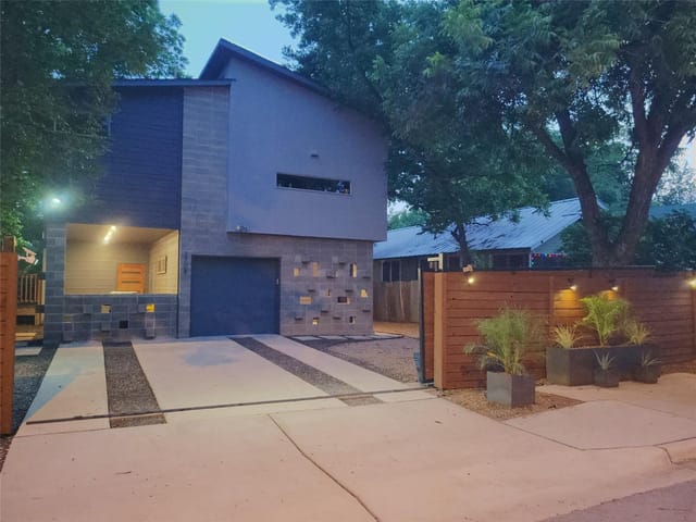 2709 E 2nd St Unit #A