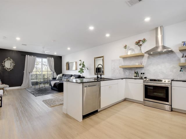 2709 E. 5th ST Unit #2303