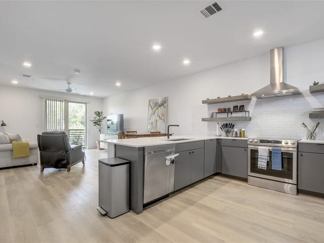 2709 E 5th St Unit #2305