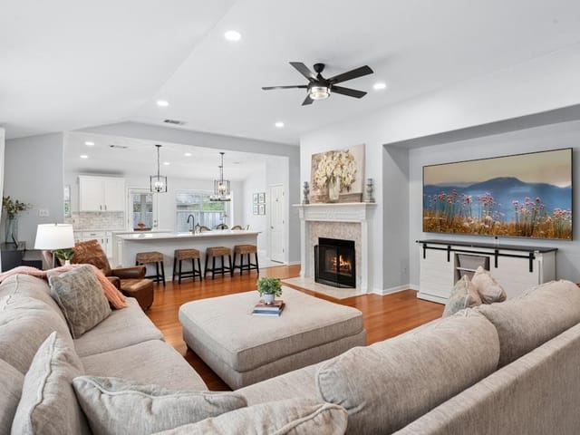 2709 Tumbling River Dr