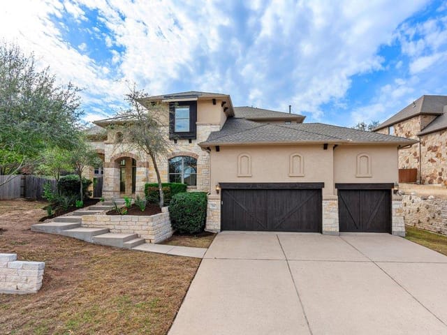 271 Longmont LN