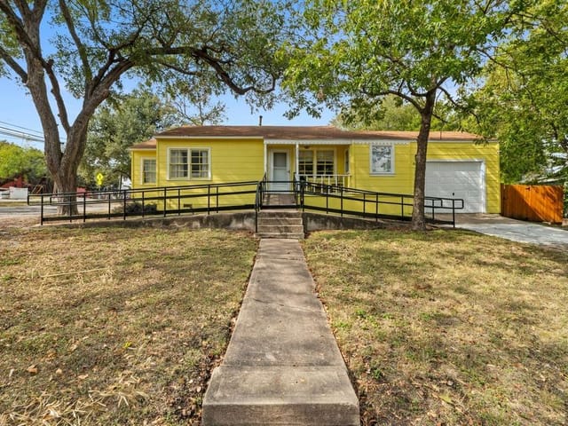2710 Manor RD
