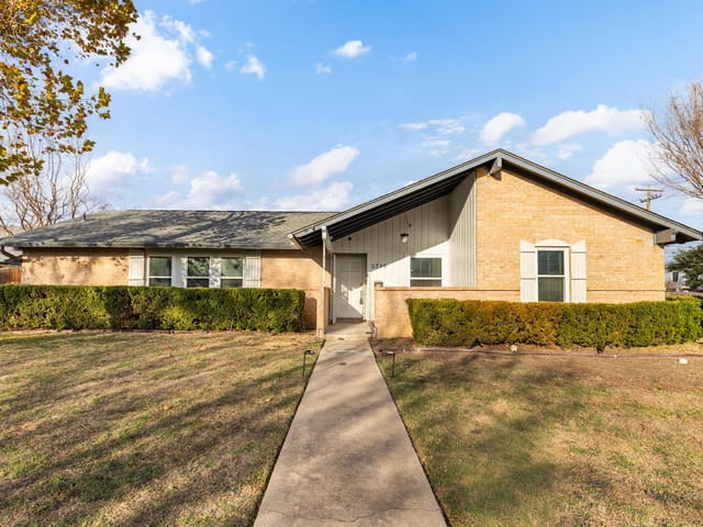 2710 Thrushwood Dr