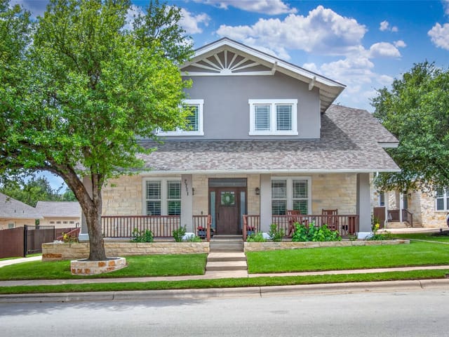 2711 Grand Oaks LOOP