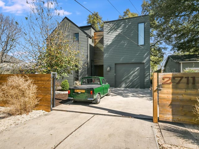 2711 La Mesa DR