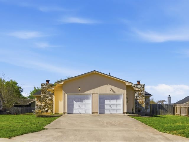 2711 Sunny Ln