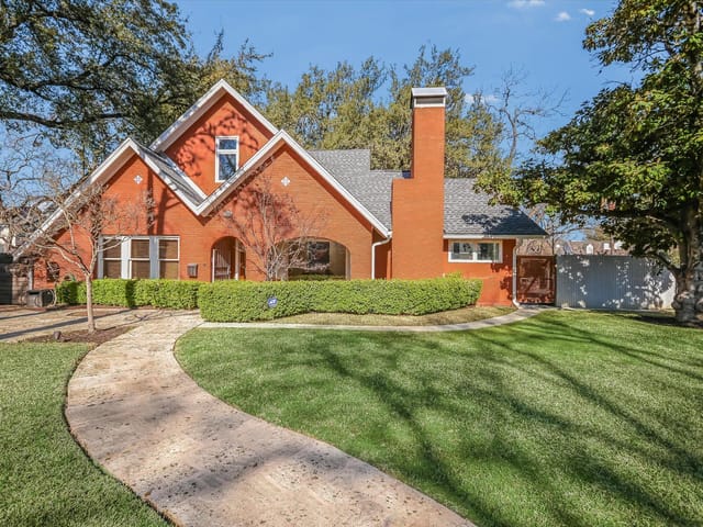 2712 Oakhurst Ave