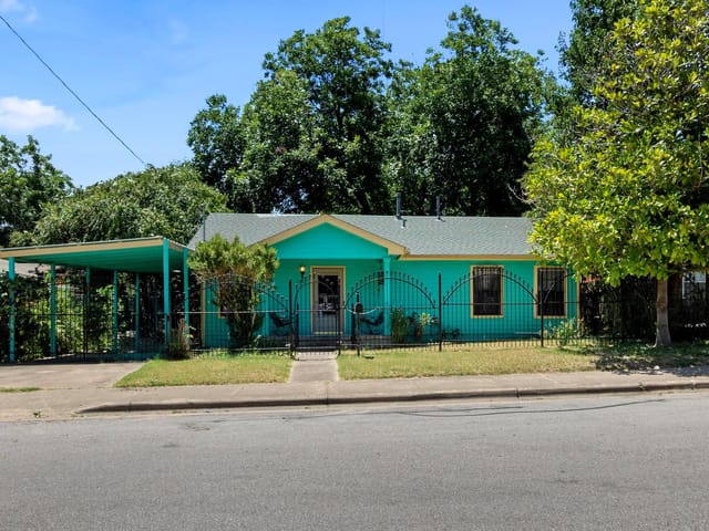 2713 LYONS Rd