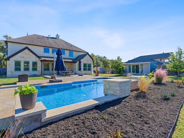 2716 Bear Springs Trl