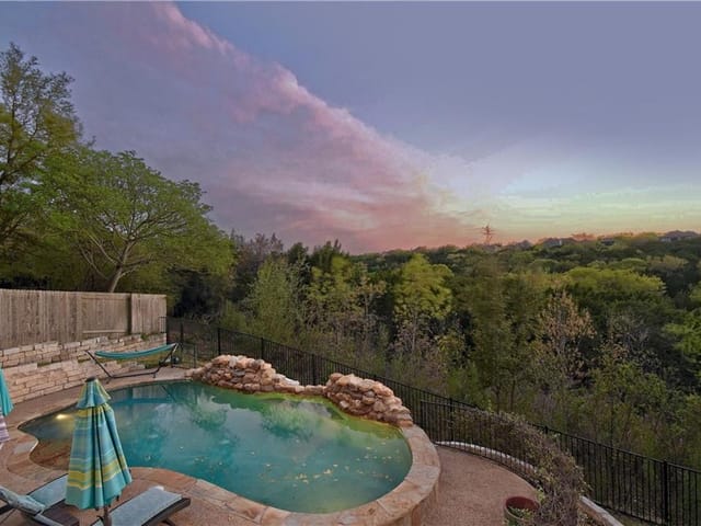 2716 Shire Ridge Dr