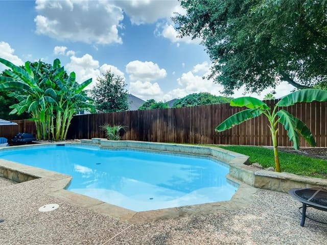 2717 Barefoot LN