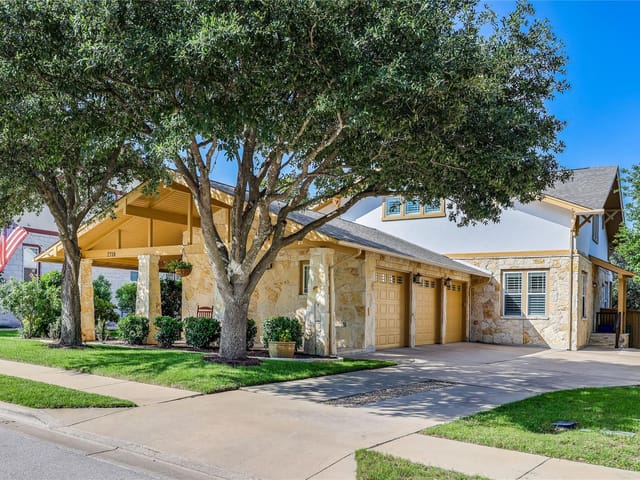 2718 Grand Oaks LOOP