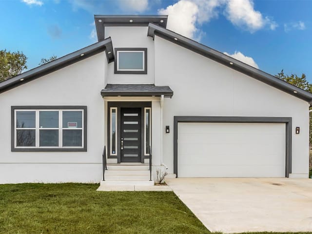 2718 Leslie Ln