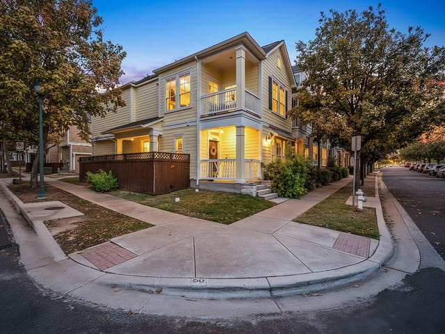 2720 Tom Miller St