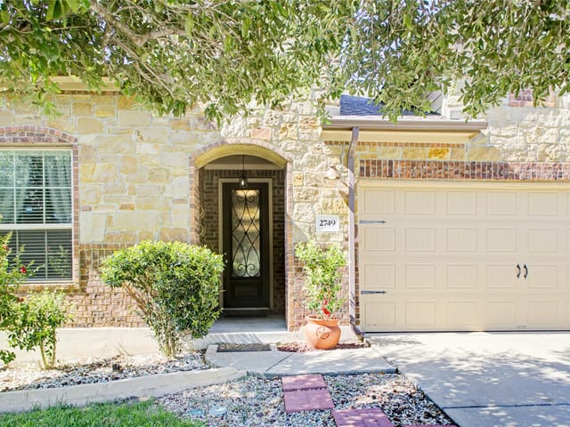2749 Santa Ana LN