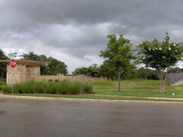 2800 CASHELL WOOD DR