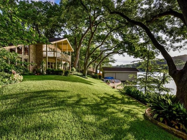 2800 EDGEWATER Dr
