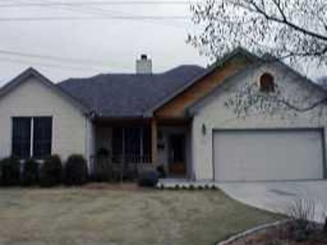 2800 OAKMONT BLVD