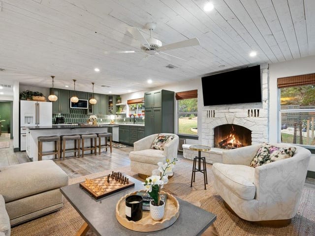 2800 River Rd