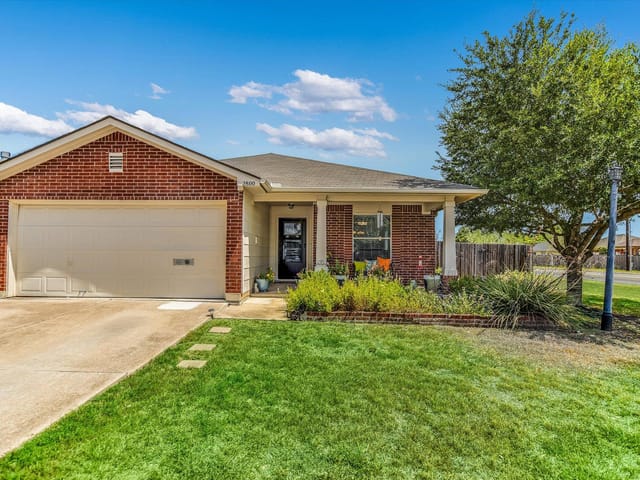2800 Tyler LN