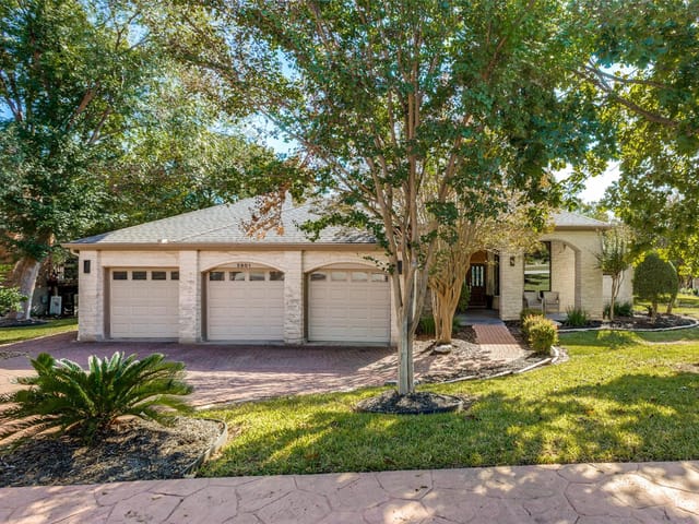 2801 Barton Point DR