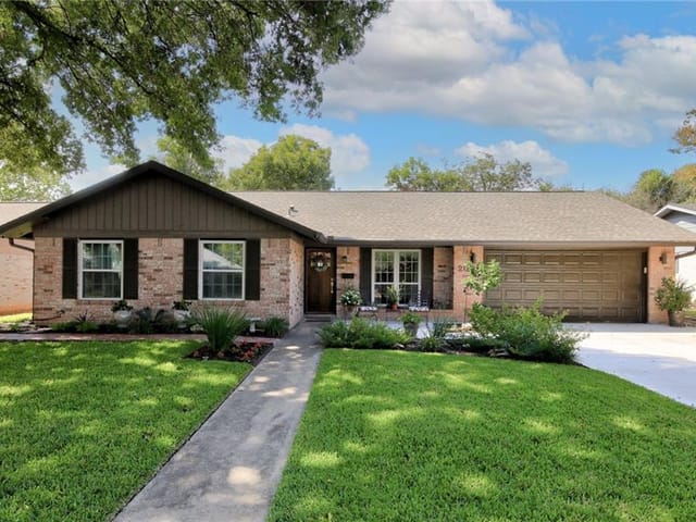 2801 Benbrook Dr