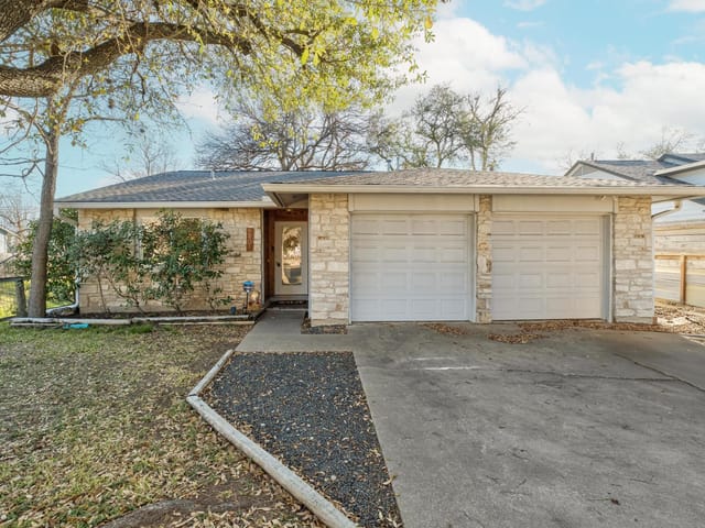 2801 Crownspoint DR