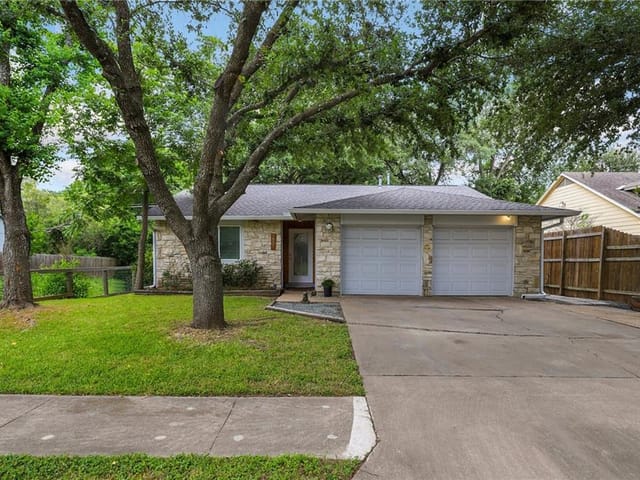 2801 Crownspoint Dr