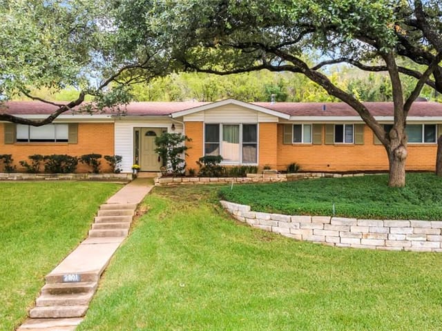 2801 Oakhaven Dr