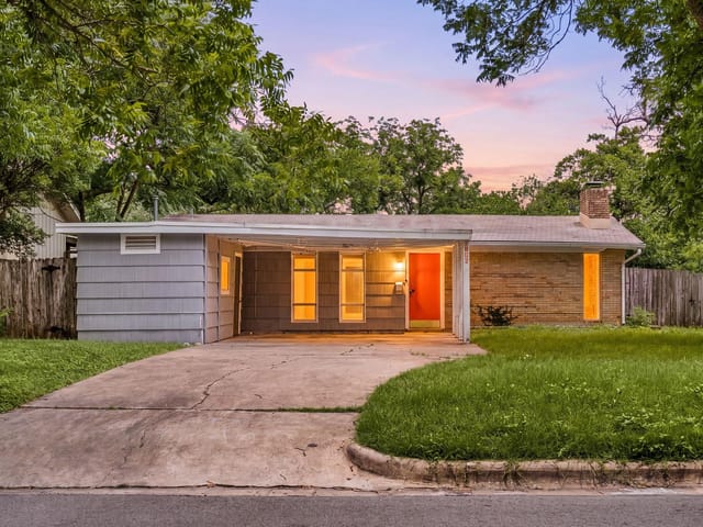 2802 Perry LN - front exterior - Luxury home in Highland Park, Austin, TX